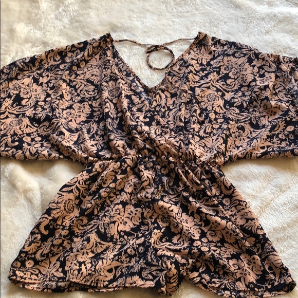 Beautiful Romper size Medium - Picture 4 of 4
